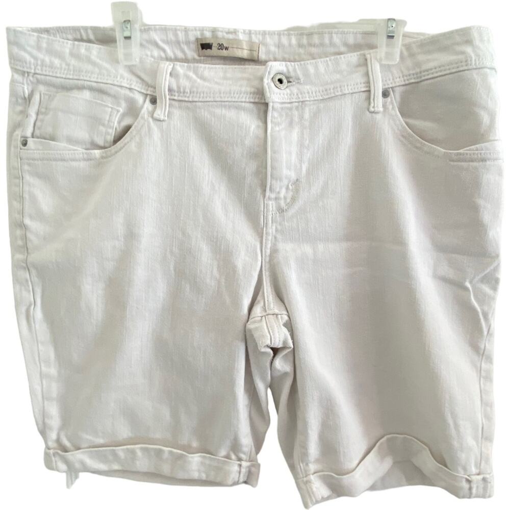 Levi’s Mom denim Jean Shorts White size 20 W silver tab